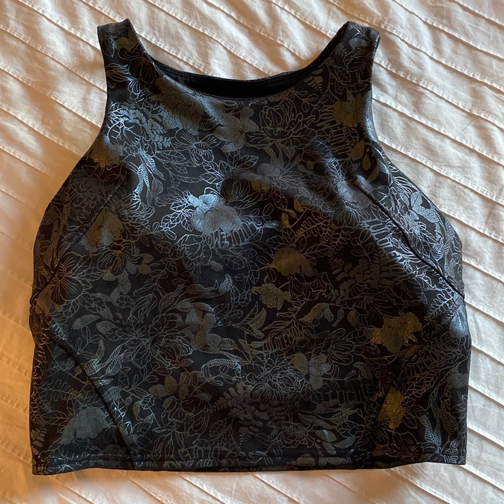 Lululemon Invigorate top - foil